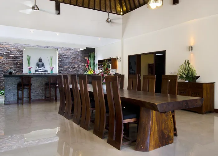 Villa Rumah Besar 5br Private Near Seminyak