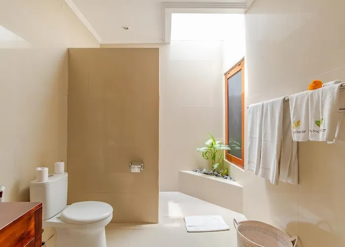 Вилла Rumah Besar 5br Private Near Seminyak *