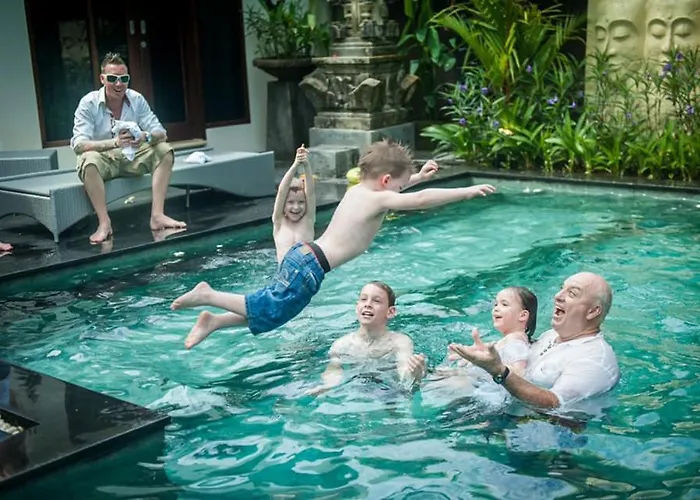 Rumah Besar 5br Private Near Seminyak Villa