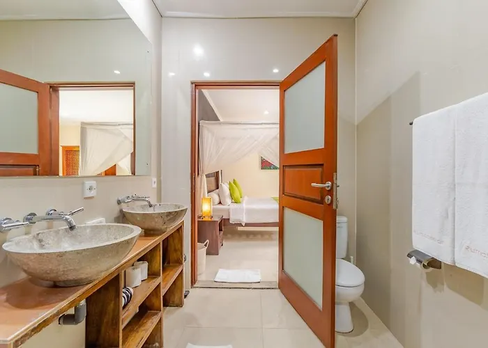 Вилла Rumah Besar 5br Private Near Seminyak *